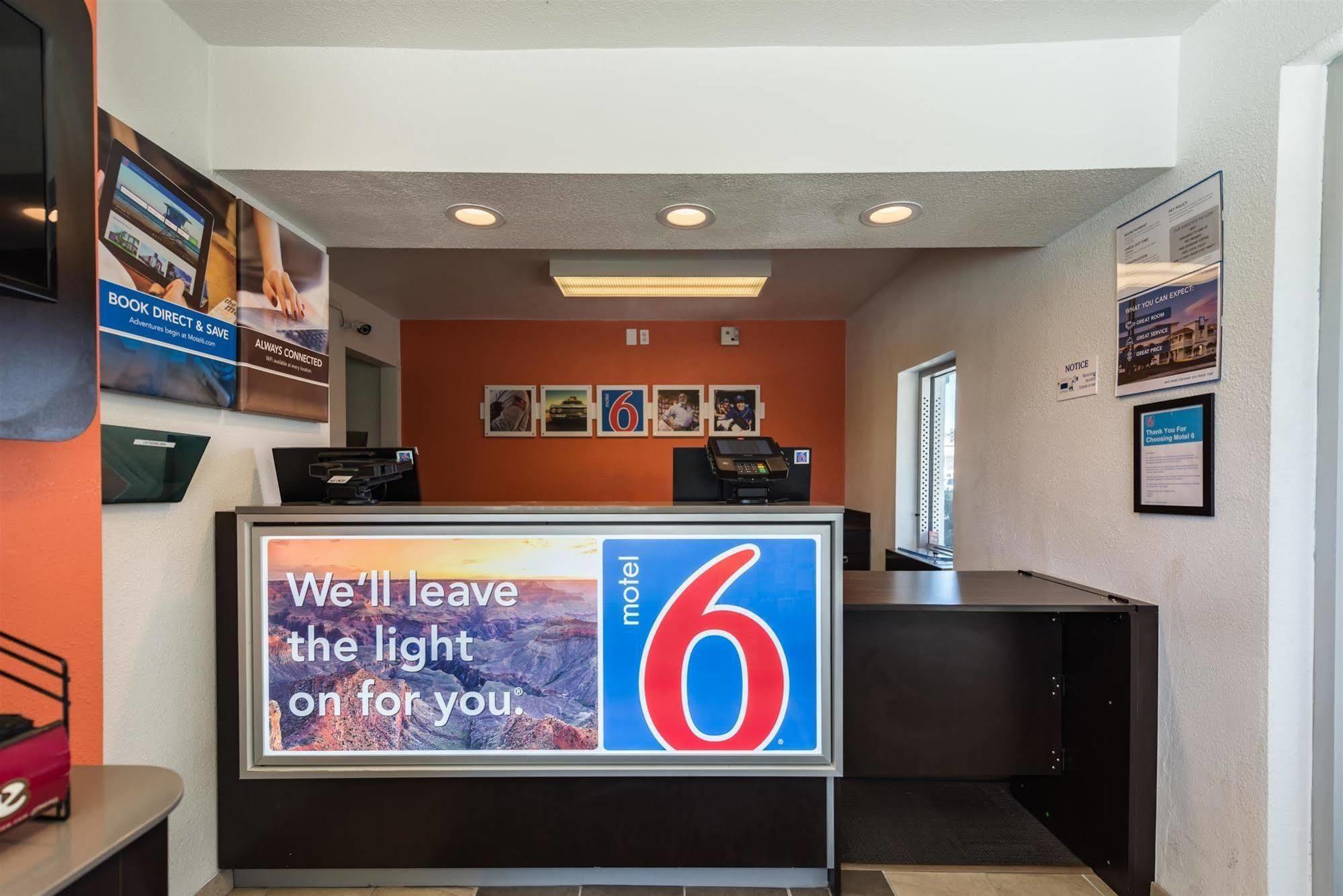 Motel 6-Reno, Nv - Virginia Plumb Dış mekan fotoğraf