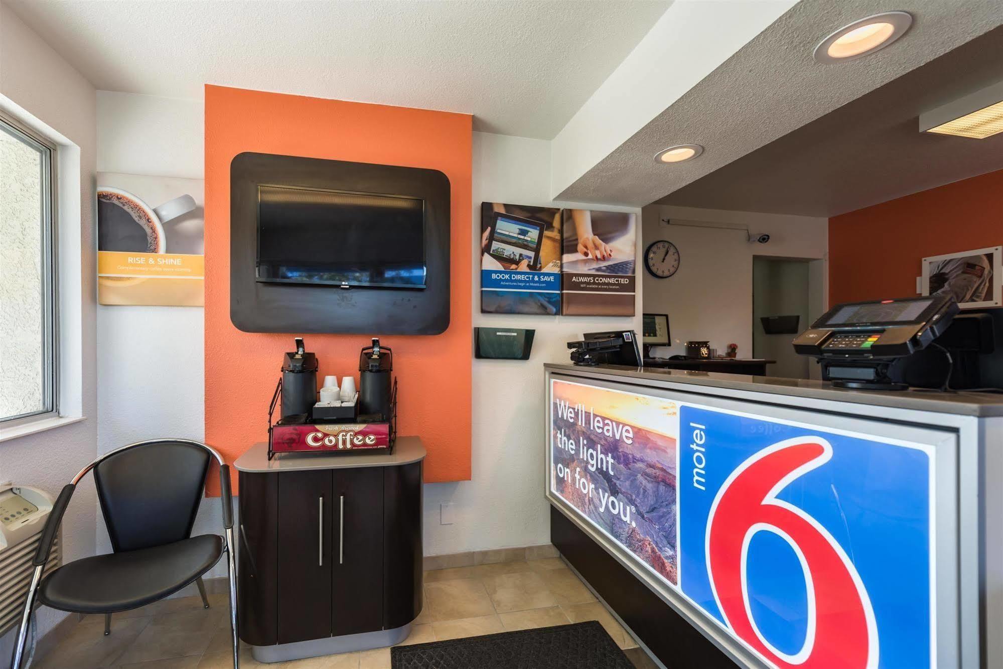 Motel 6-Reno, Nv - Virginia Plumb Dış mekan fotoğraf